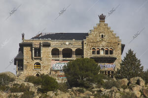Palacio de Canto del Pico en estado de abandono y vandalizado