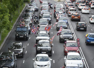 Recorrido por la Castellana de los aficionados del Atlético de Madrid para...