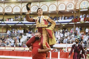 Miguel Ángel Perera toreando en la plaza de Cuatro Caminos, donde cosechó un...