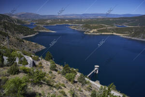 Reportaje de la presa de El Atazar, pantano principal del Canal de Isabel II....