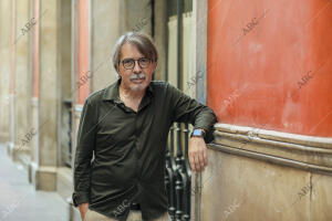 Entrevista con el escritor Xavier Pericay que presenta en Sevilla un libro sobre...