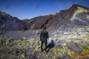 Reportaje en la boca del cono del volcán Cumbre Vieja