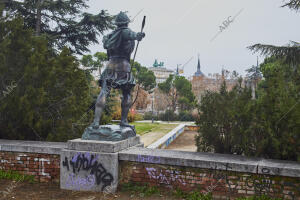 En las inmedicaciones de la AECID y el Museo de América, a los pies del faro de...