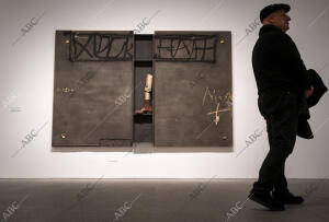 Exposición de Antoni Tapies por el centenario de su nacimiento en el Museo Reina...