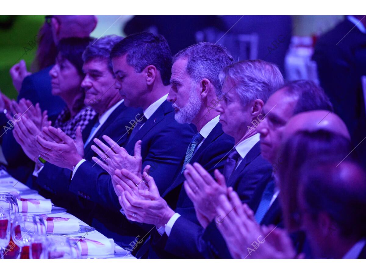 Su Majestad El Rey Felipe Vi Preside La Cena De Inauguración Del Mobiel