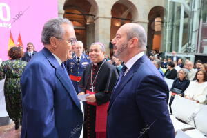 A cargo de la presidenta de la CAM, Isabel Díaz Ayuso y posterior acto cívico...