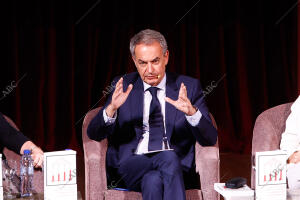 Presentación del libro de Zapatero en el Ateneo