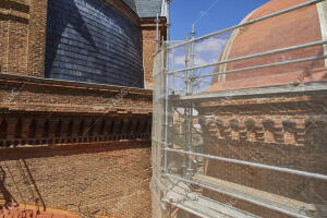 Reportaje sobre la Parroquia de San Francisco de Sales dentro del colegio de los...