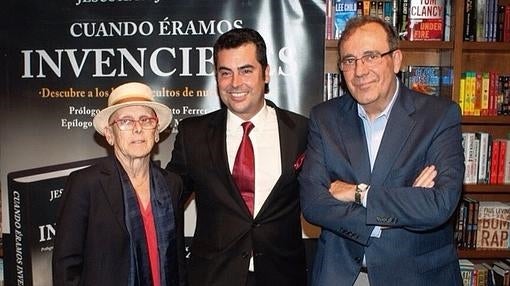 María Cristina Barrios Almazor, anterior cónsul y embajadora de España, junto a Jesús Ángel Rojo en la presentación en Miami (Florida)