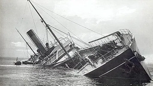 «SS Mendi», hundiéndose tras el impacto