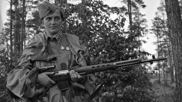 Lyudmila Pavlichenko: la oscura verdad tras la francotiradora de Stalin que asesinó a 300 nazis en la IIGM