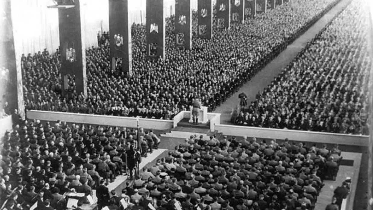 Inauguración solemne del congreso del Partido Nacional Socialista Alemán de los Trabajadores (NSDAP) en la gran sala de congresos en 1935
