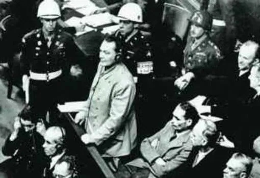 Goering (testificando), Hess, Von Ribentrop y Keitel en el juicio de Nuremberg