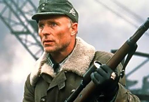 Ed Harris dio vida a Konings en la película «Enemigo a las puertas»