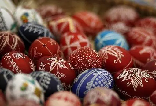 Huevos pintados a mano para la celebración de la Pascua en Bulgaria