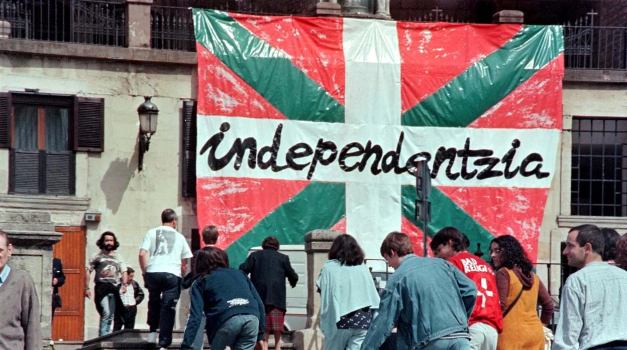 La verdad sobre el origen de la ikurriña que no gusta a los independentistas vascos