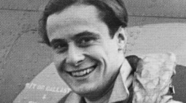 Muere «El chico», el joven héroe que aplastó a los letales cazas nazis en Inglaterra