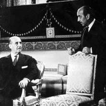 Franco (izquierda) y Sáenz de Heredia, durante la presentación de la película «Franco, ese hombre», en 1964