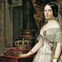 Isabel II, junto al cetro y la corona tumular