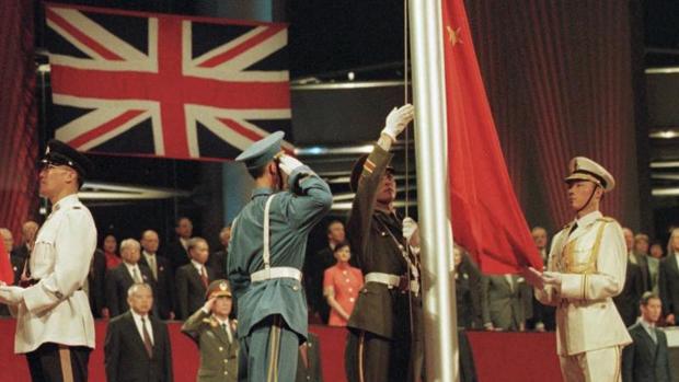La bandera de la infamia: así conquistó el Imperio Británico Hong Kong valiéndose del opio