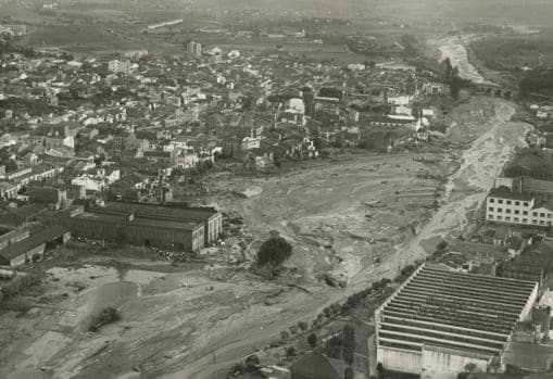 Imagen aérea de Rubí tras las inundaciones, a causa de la cuales desparecieron plantas industriales y viviendas a causa del empuje de las aguas