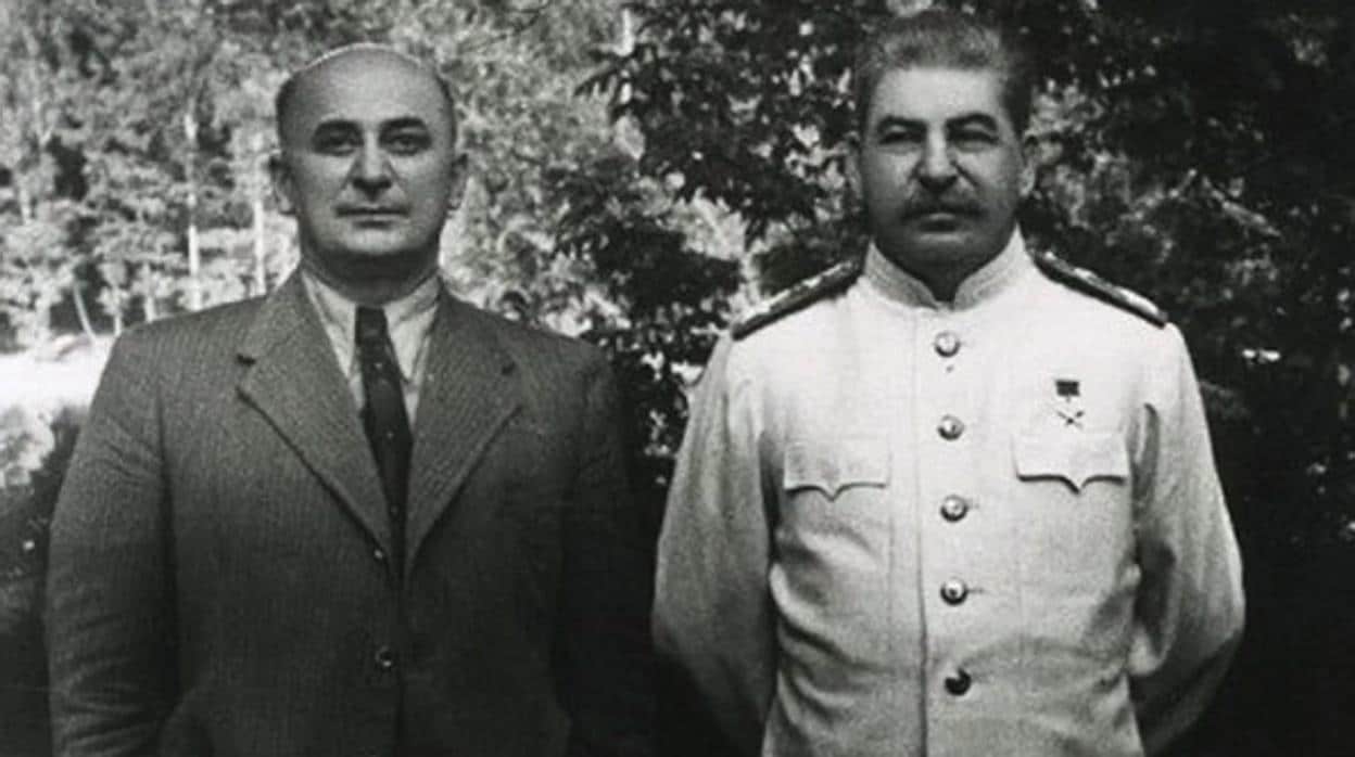 Stalin (derecha), en una imagen junto a Beria