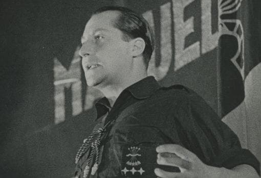 José Antonio Primo de Rivera, en un mitin de Falange Española en el cine Madrid.