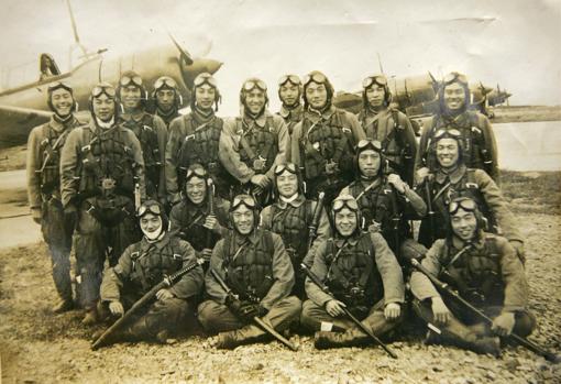 Unidad kamikaze fotografiada en noviembre de 1944