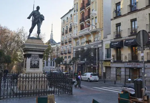 Estatua de Eoly Gonzálo en la plaza de Cascorro, en Madrid