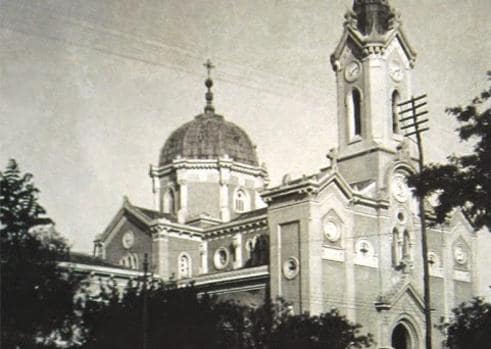 La Iglesia del Buen Suceso, en su ubicación entre las calles de la Princesa y de Quintana.