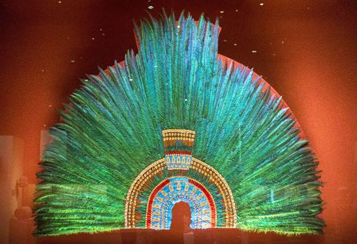 Copia del Penacho de plumas atribuido a Moctezuma (Museo Nacional de Antropología (México).