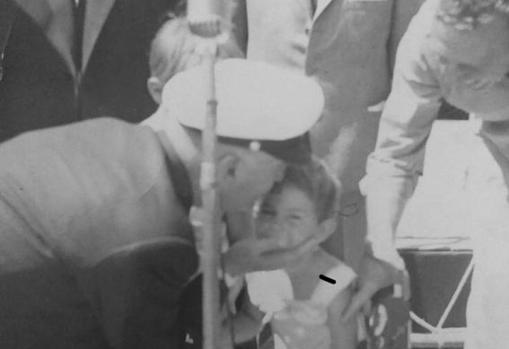 Franco, el doctor y una de las hermanas