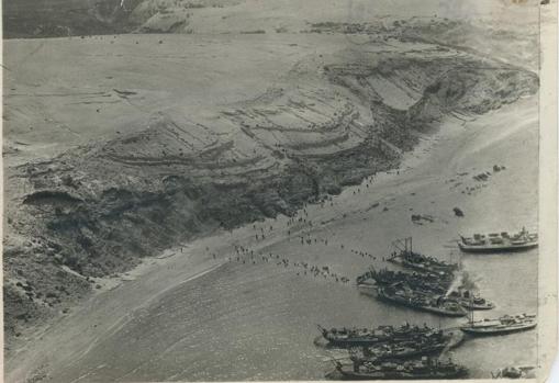 Vista aérea del desembarco de Alhucemas, acción enmarcada en la Guerra de Marruecos.