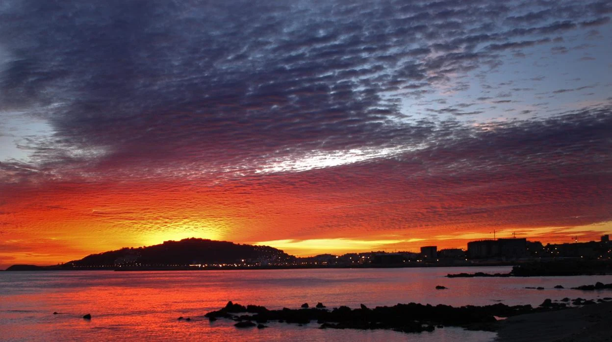 Ceuta y Melilla son dos enclaves españoles desde hace varios cientos de años. En la imagen, un amanecer en Ceuta
