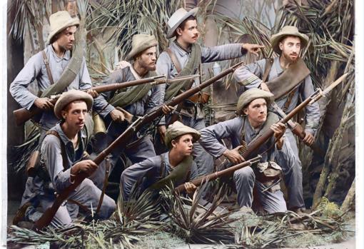Soldados españoles, armados con Maüsers, en la Guerra de Cuba, en 1895