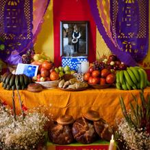 Altar tradicional de día de muertos en Milpa Alta, Ciudad de México.