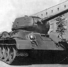 T 34/85, una versión del blindado con un cañón más potente que el inicial de 76 mm.