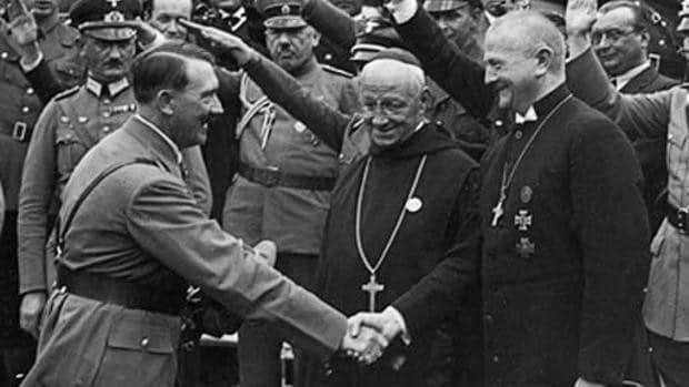 Ni católicos ni protestantes: así fue la retorcida ‘Iglesia nazi’ con la que Hitler jugó a ser Dios
