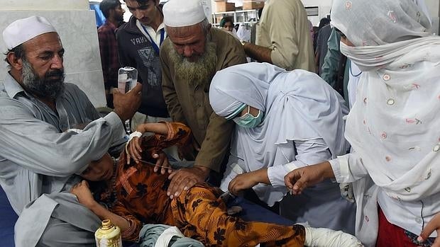 Al menos 378 muertos en Pakistán y Afganistán y un millar de heridos por un terremoto de 7,5 grados