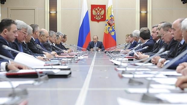 El presidente ruso, Vladimir Putin, presidiendo una reunión del Consejo de Seguridad en Moscú, este viernes