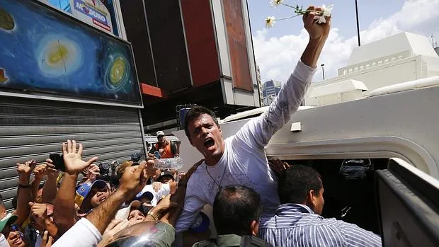El dirigente opositor, Leopoldo López, en el momento de su detención de Caracas