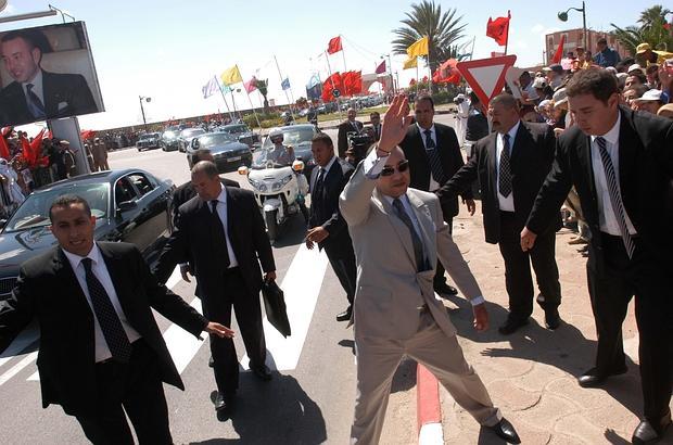 El rey Mohamed VI durante una visita a El Aaiún, capital del Sahara Occidental, en 2006