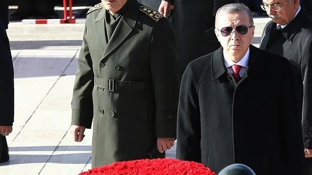 El presidente turco, Erdogan, en la conmemoración del 77 aniversario de la muerte de Ataturk