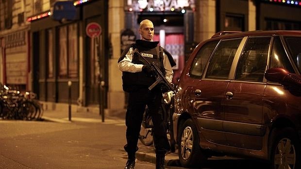 Los investigadores creen haber encontrado el teléfono de uno de los terroristas de París