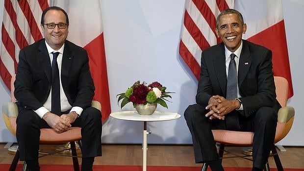 Hollande y Obama examinan su cooperación militar en Siria