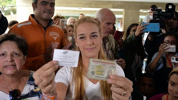 Lilian Tintori, después de votar en Caracas, hoy