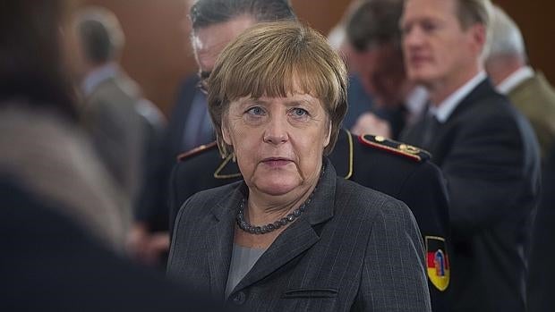 Merkel planta cara al sector disidente de la CDU