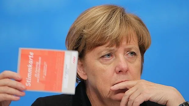 Merkel vota en el congreso de la CDU