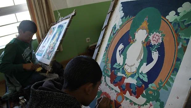En la Academia de Thangkas de Lhasa se forman 32 estudiantes, que sueñan con perpetuar esta tradición de trece siglos