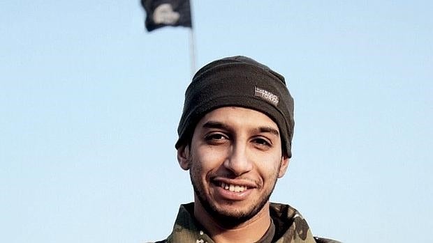 El diario belga 'DH' ha informado de que el hombre detenido estuvo en contacto con Hasna Ait Boulahcen, quien dio cobijo al presunto cerebro de los atentados, Abdelhamid Abaaoud (en la imagen)